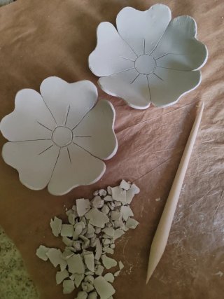 Portaoggetti in argilla a forma di fiore