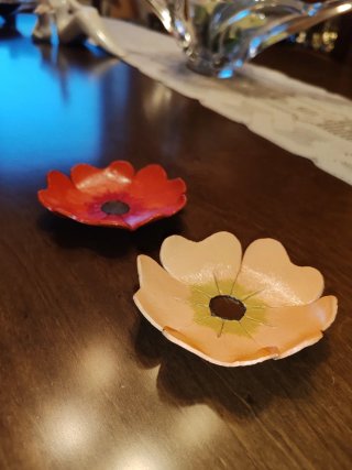 Portaoggetti in argilla a forma di fiore