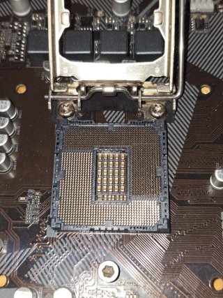 Placa base GIGABYTE LGA 1200 + Intel i5 10400F