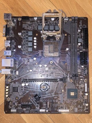 Placa base GIGABYTE LGA 1200 + Intel i5 10400F