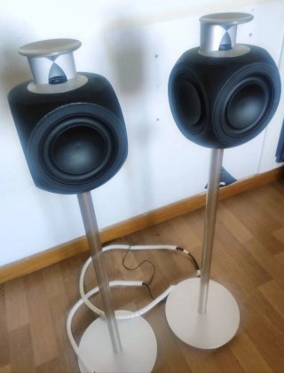 Altavoces B&O BeoLab 3 + Soportes