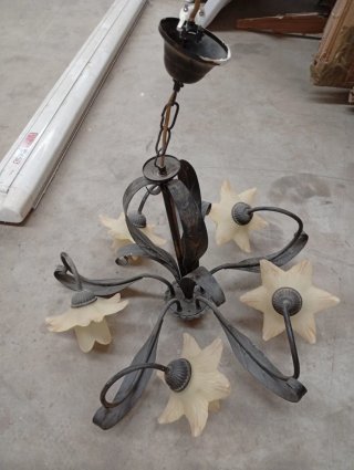 Cabezal de cama de metal con lámpara a juego