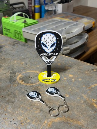 Hirostar Alien Pro Trofeo y 2 Llaveros