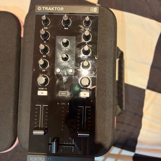 Controladora NI Kontrol Z1 y maletin.
