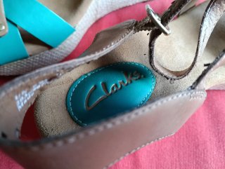 Sandalias cuña marrón y turquesa