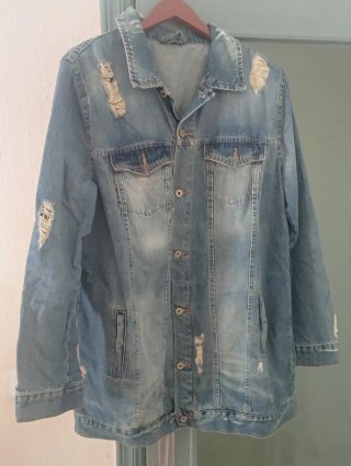 Chaqueta tejana larga desgastada