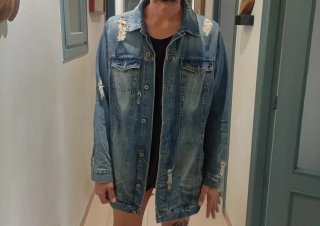Chaqueta tejana larga desgastada