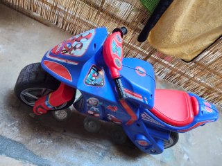 Moto Infantil Spiderman Azul y Roja