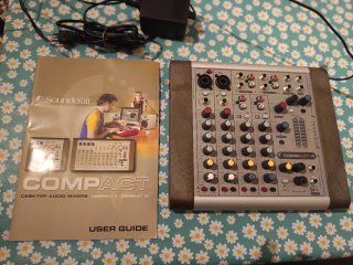 Mezclador Soundcraft Compact 4 + Manual