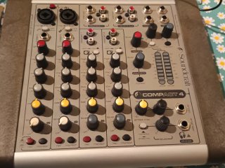 Mezclador Soundcraft Compact 4 + Manual