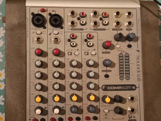Mezclador Soundcraft Compact 4 + Manual