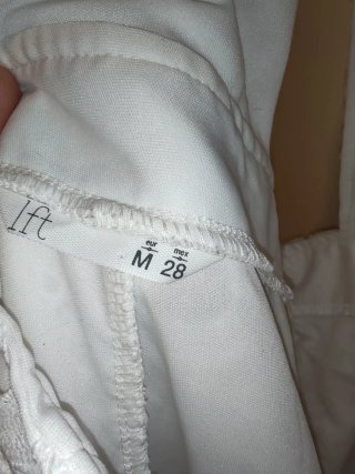 Mono blanco de encaje