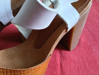 Sandalias cuña tacón Yokono marrón y blanco