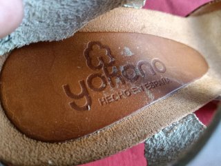 Sandalias cuña tacón Yokono marrón y blanco
