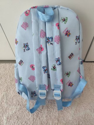 Mochila azul con personajes k pop Demon Hunters