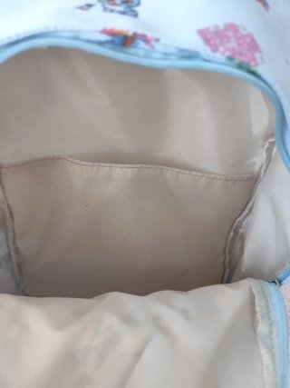 Mochila azul con personajes k pop Demon Hunters
