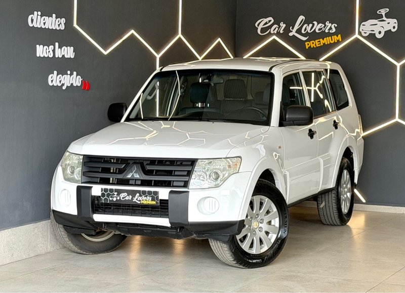 Mitsubishi Montero 2011 - foto 1