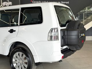 Mitsubishi Montero 2011