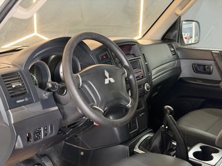 Mitsubishi Montero 2011