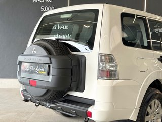 Mitsubishi Montero 2011