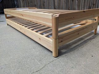 Cama apilable Utaker Ikea + 2 colchones