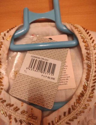 Vestido blanco con detalles dorados