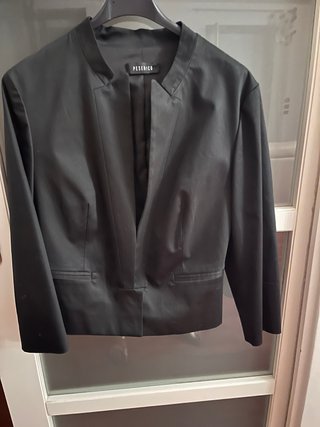 Peserico Blazer Corto Elegante Nero