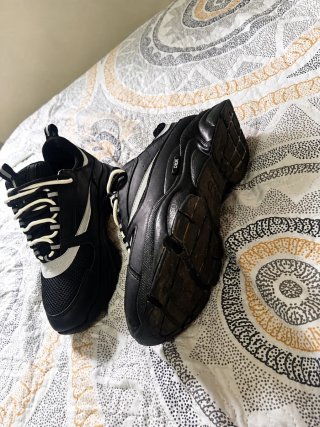 Dior B22 Sneakers Negras y Blancas