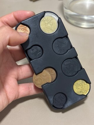 Organizador de monedas con compartimentos
