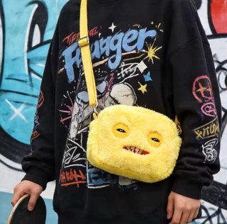 Bolso de hombro de felpa amarillo