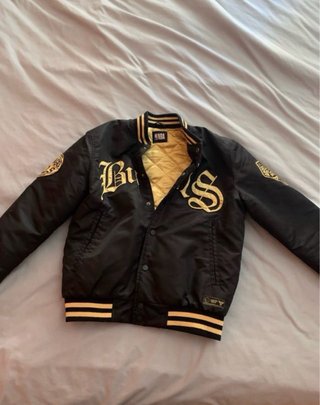 Chaqueta bomber Bulls negra y dorada