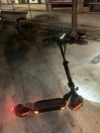 Patinete Eléctrico Naranja y Negro
