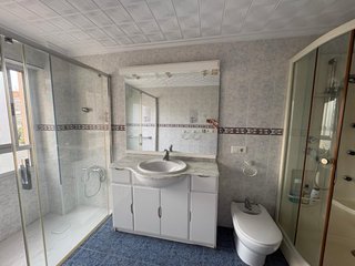Mueble baño, lavabo, espejo, bidet y vater