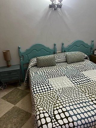 2 cabeceros y mesita noche turquesa