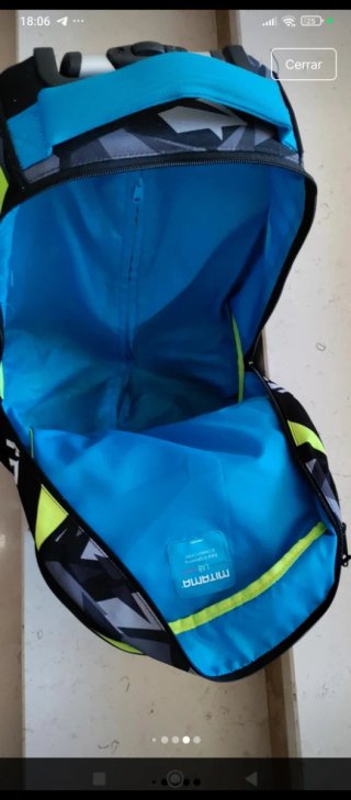 Mochila con ruedas y diseño moderno