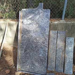 Piezas de mármol y trozos