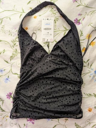 Top halter negro con lunares Zara