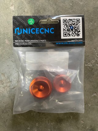 Tapon y tornillo rueda delantera en CNC