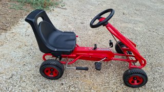 Coche de pedales Kettler rojo
