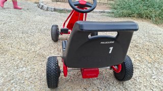 Coche de pedales Kettler rojo