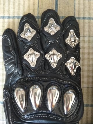 NUEVOS GUANTES CUERO CON METÁLICO,M,XL