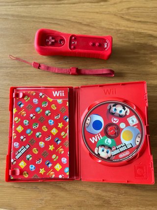 Mando Wii Rojo y Juego New Super Mario Bros. Wii