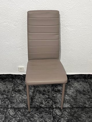 Mesa comedor y 4 sillas piel
