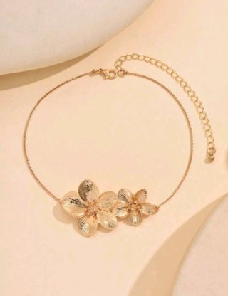 Elegante Collar dorado con flores
