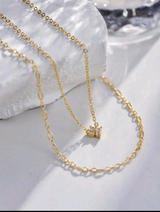 Elegante collar dorado doble con colgante