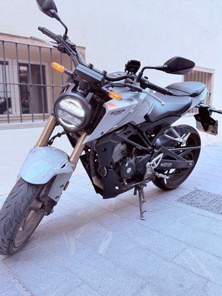 Honda CB 125 Naked Gris