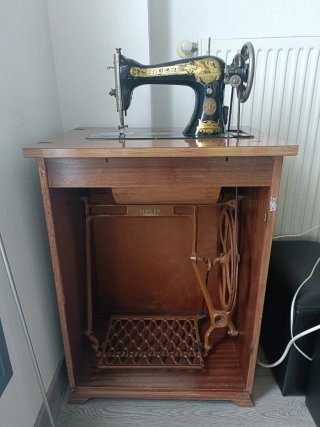 Máquina de coser Singer antigua