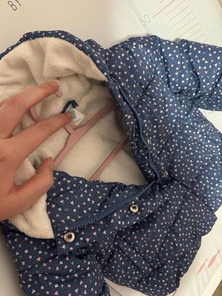 Chaqueta bebé azul con estampado