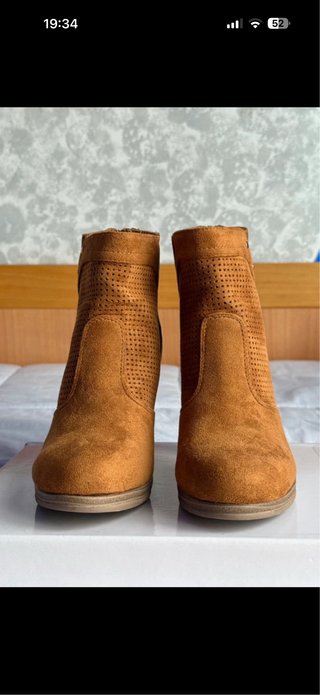 Botines de ante camel con tacón