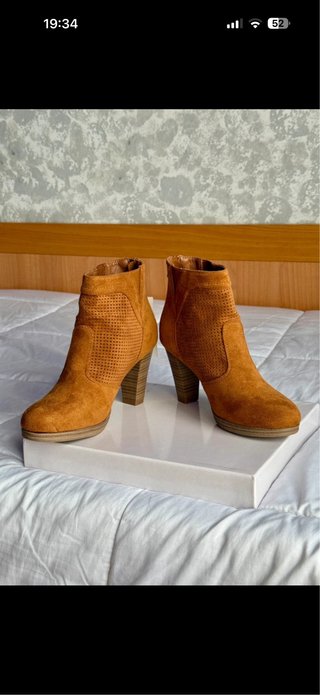 Botines de ante camel con tacón